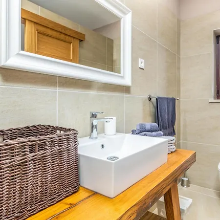 Beautiful In With Kitchen * Linardići