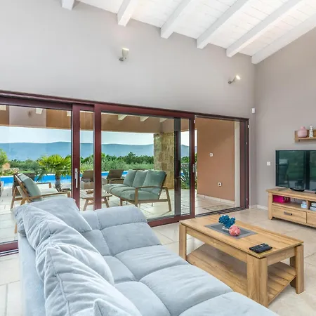 Holiday home Beautiful In With Kitchen Linardici