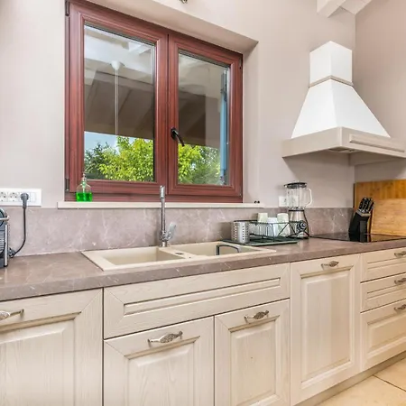 Beautiful In With Kitchen Holiday home