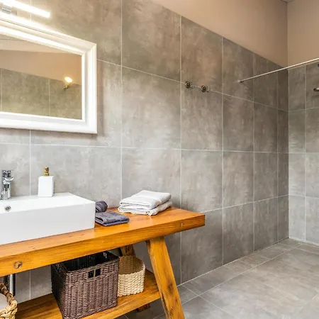 Holiday home Beautiful In With Kitchen *