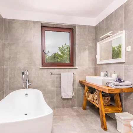 Beautiful In With Kitchen Holiday home Linardici